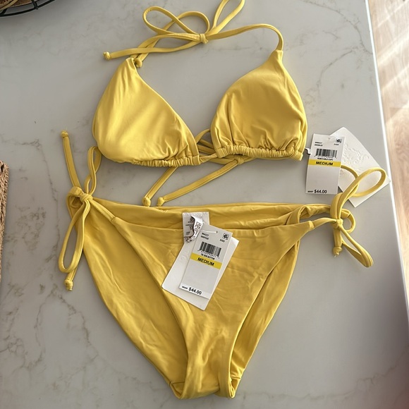 Becca bikini - Picture 1 of 2